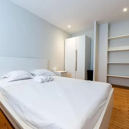 Apartment Proche Gem Et Gare: 3 Chambres-clim-balcon-wifi Grenoble